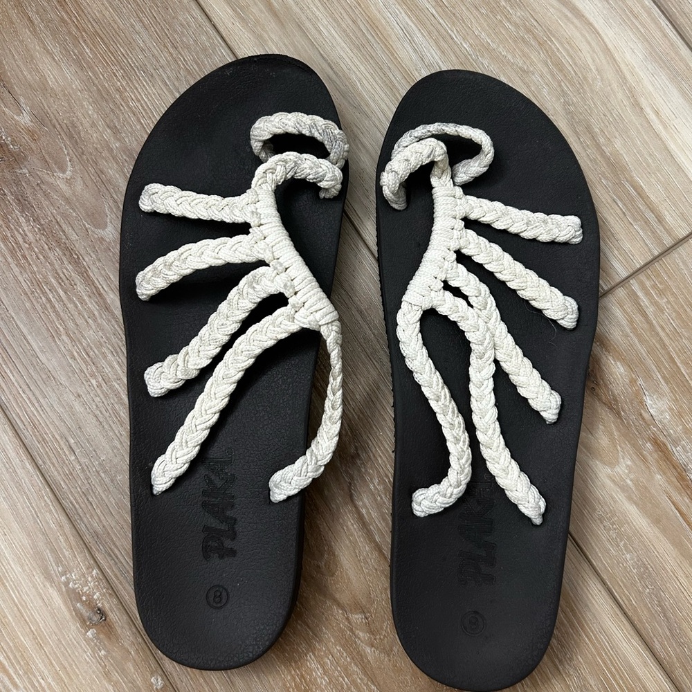 Plaka sandals